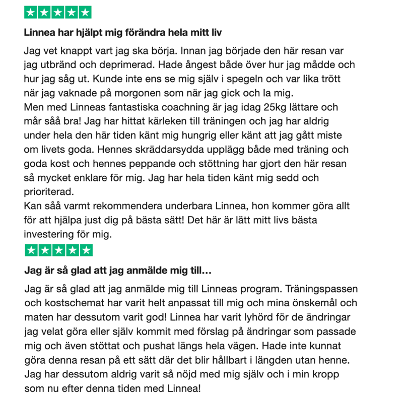 Coachen tittar mot kameran som står framför en bakgrund av palmer.